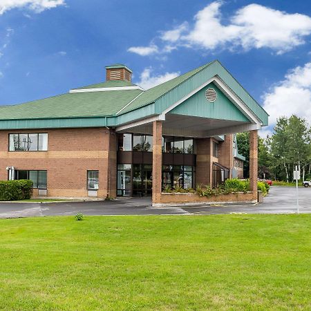 Quality Inn & Suites Хоксбъри Екстериор снимка