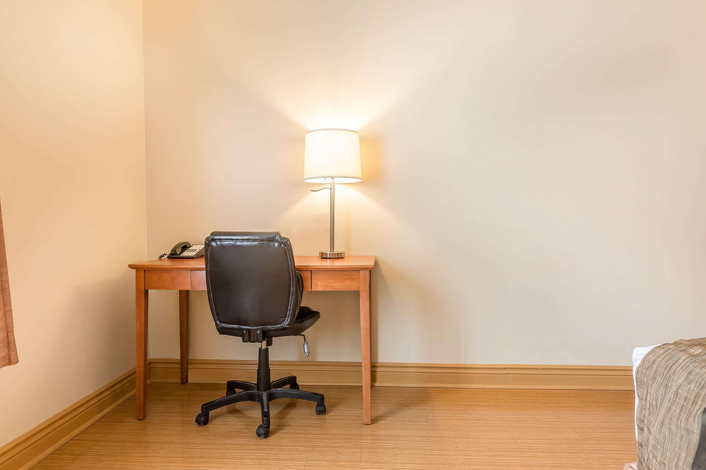 Quality Inn & Suites Хоксбъри Екстериор снимка