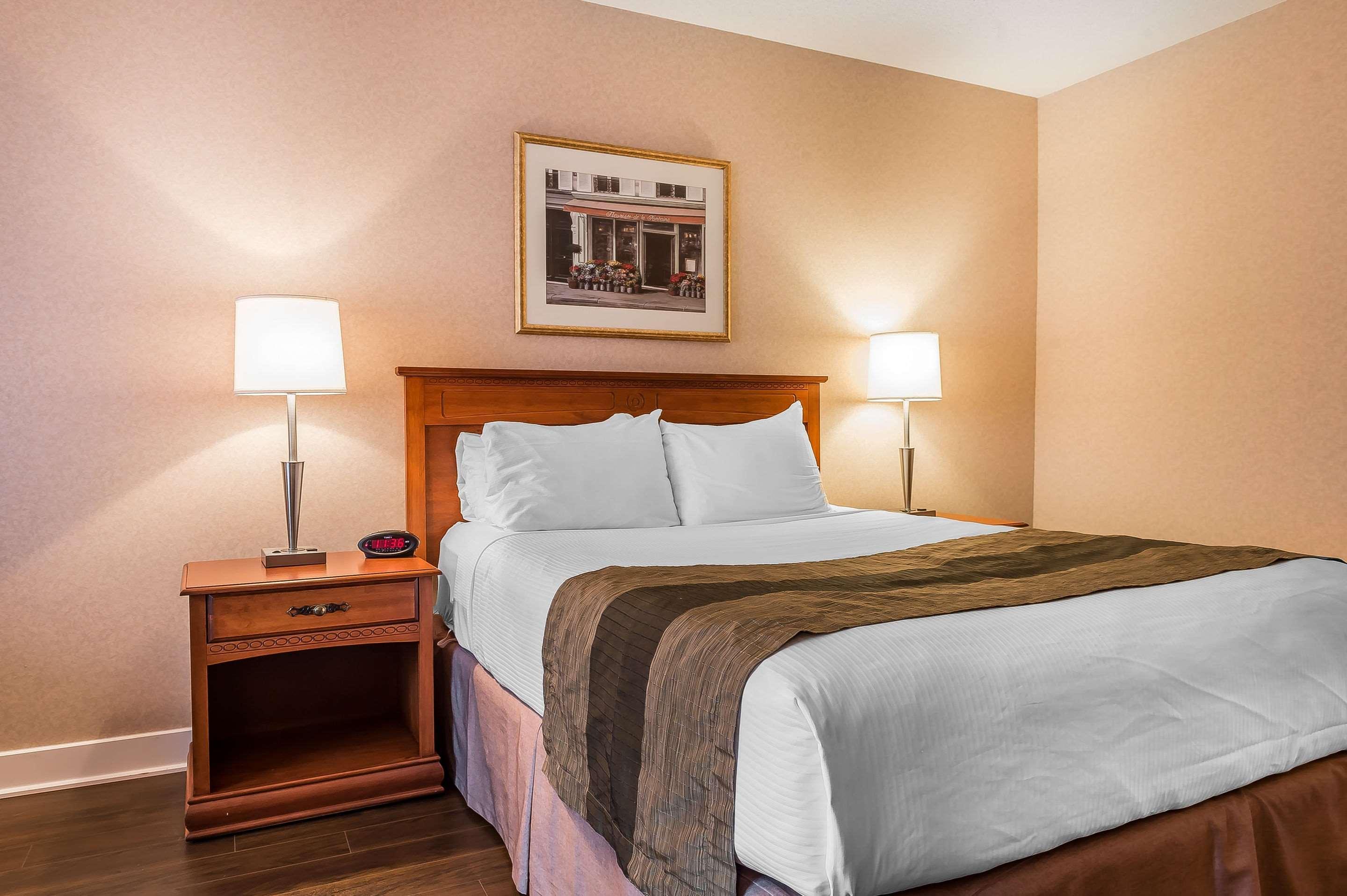 Quality Inn & Suites Хоксбъри Екстериор снимка