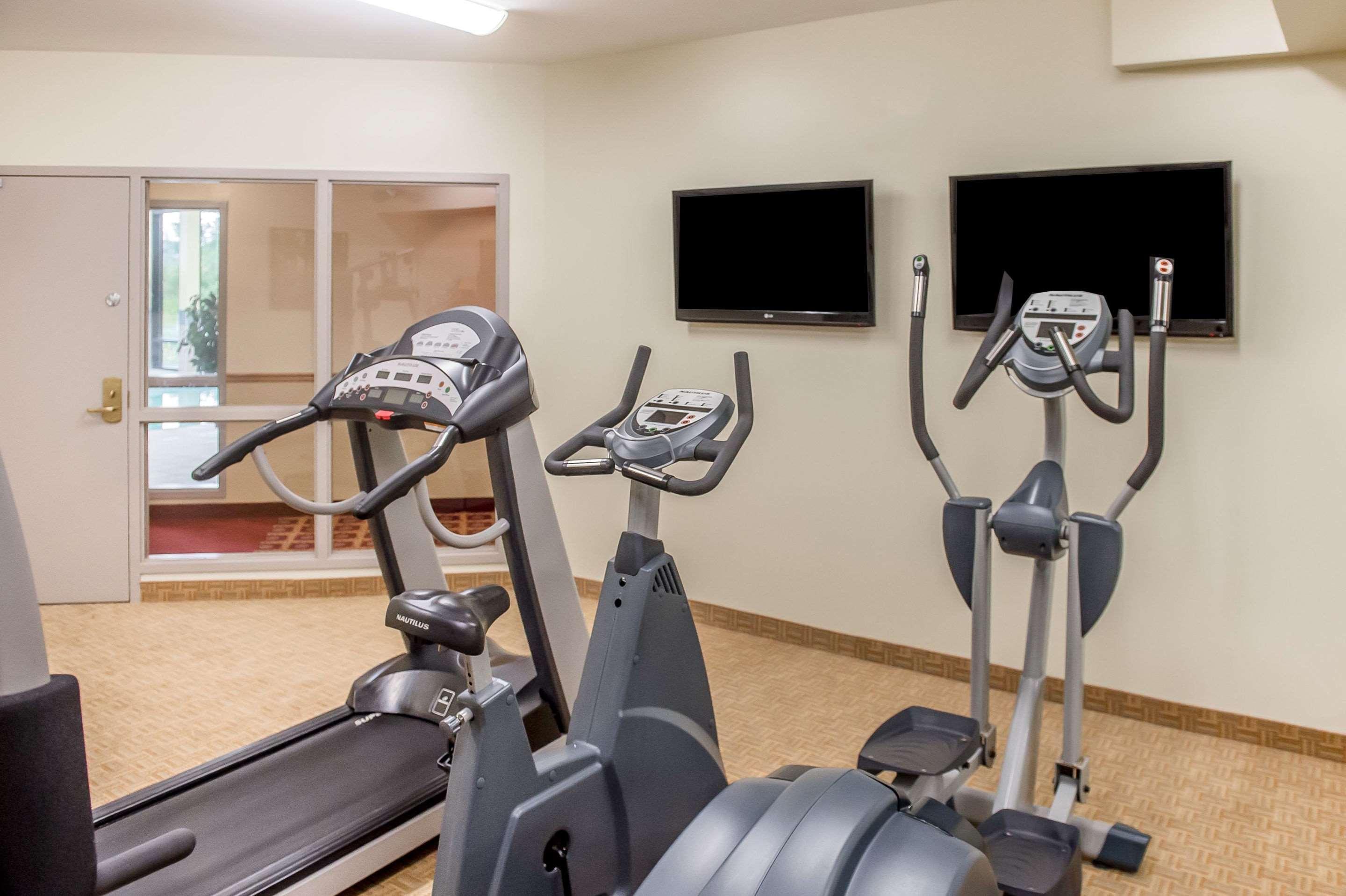 Quality Inn & Suites Хоксбъри Екстериор снимка