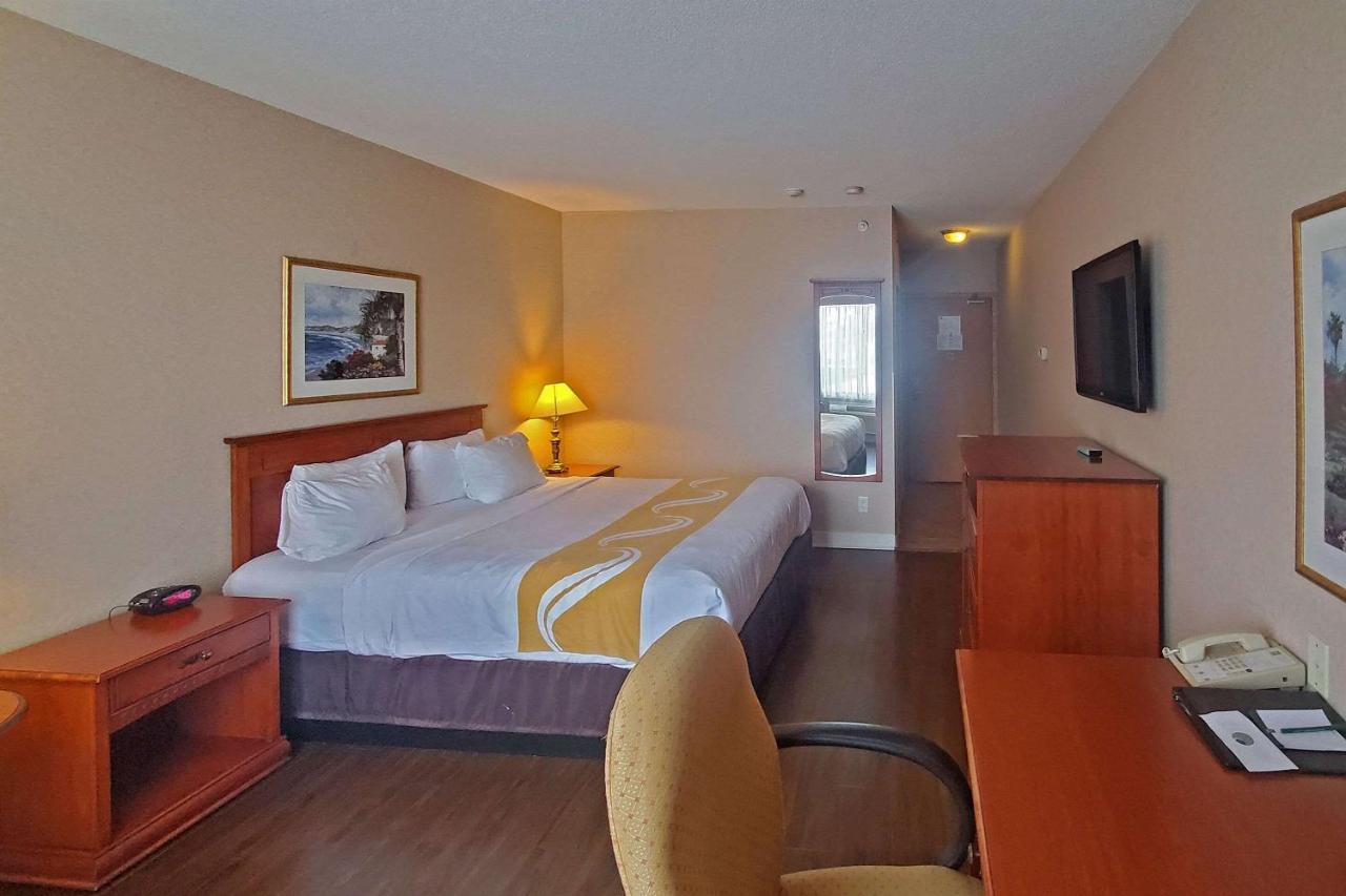 Quality Inn & Suites Хоксбъри Екстериор снимка