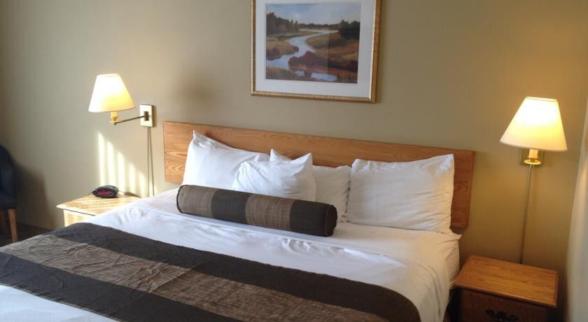 Quality Inn & Suites Хоксбъри Екстериор снимка