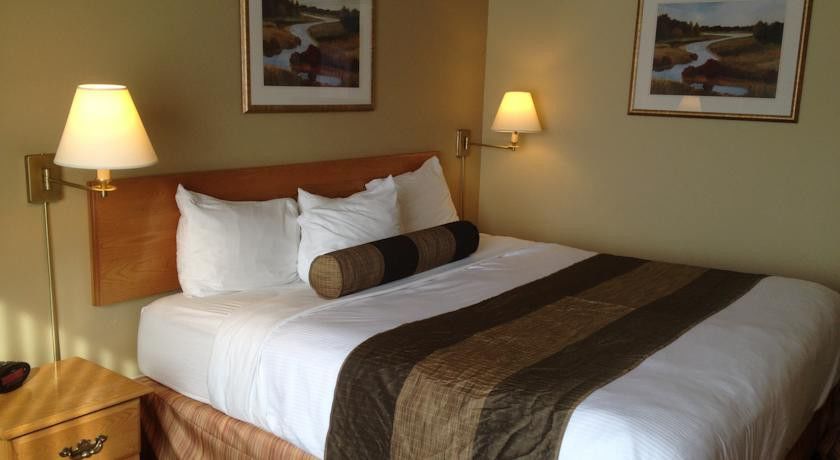 Quality Inn & Suites Хоксбъри Екстериор снимка
