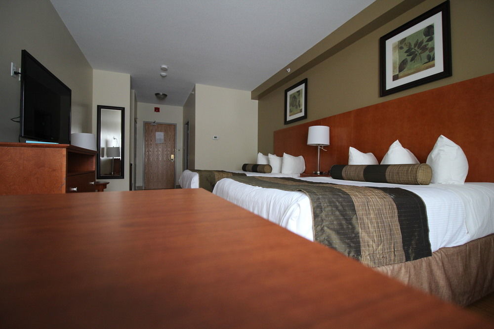 Quality Inn & Suites Хоксбъри Екстериор снимка