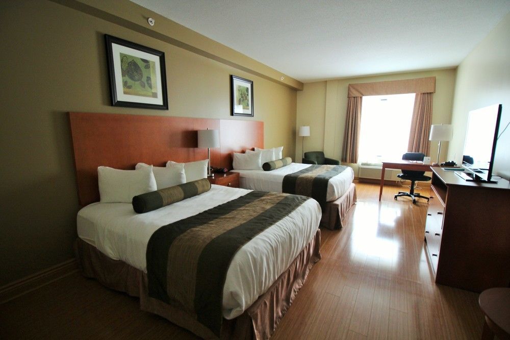 Quality Inn & Suites Хоксбъри Екстериор снимка
