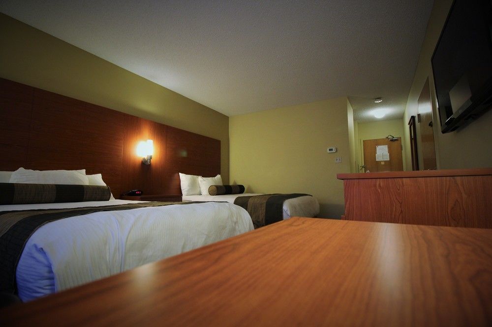 Quality Inn & Suites Хоксбъри Екстериор снимка