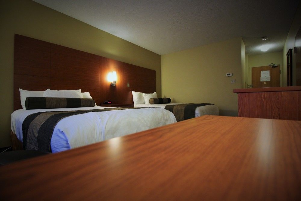 Quality Inn & Suites Хоксбъри Екстериор снимка