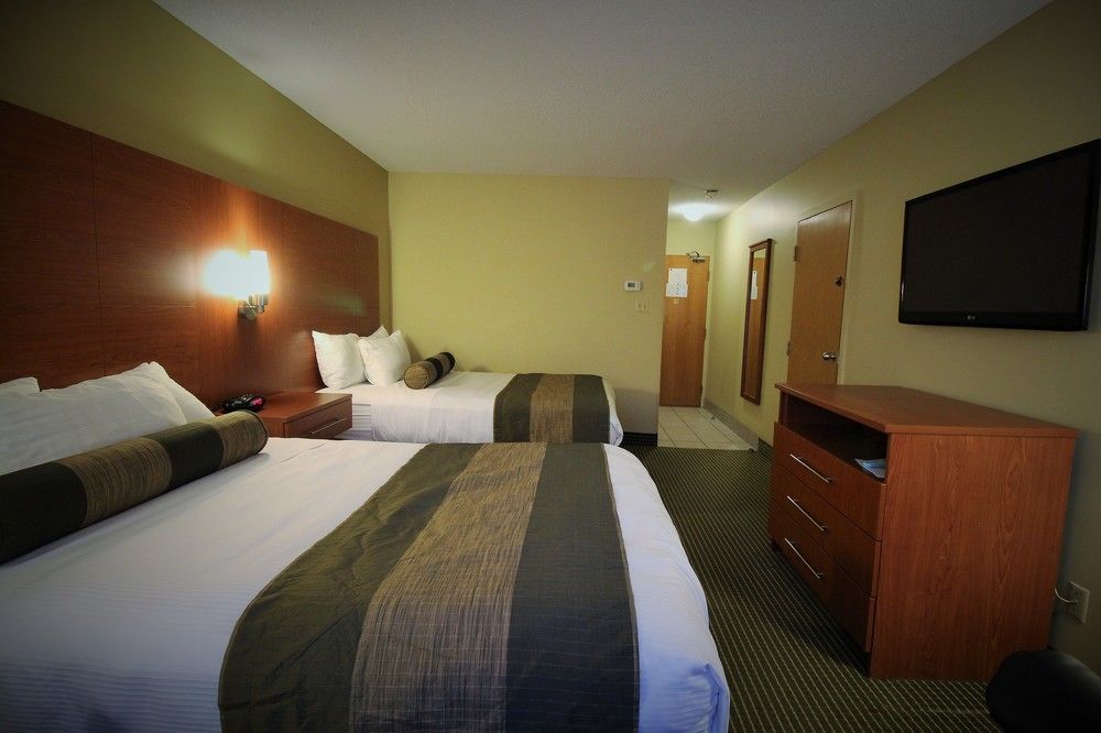 Quality Inn & Suites Хоксбъри Екстериор снимка