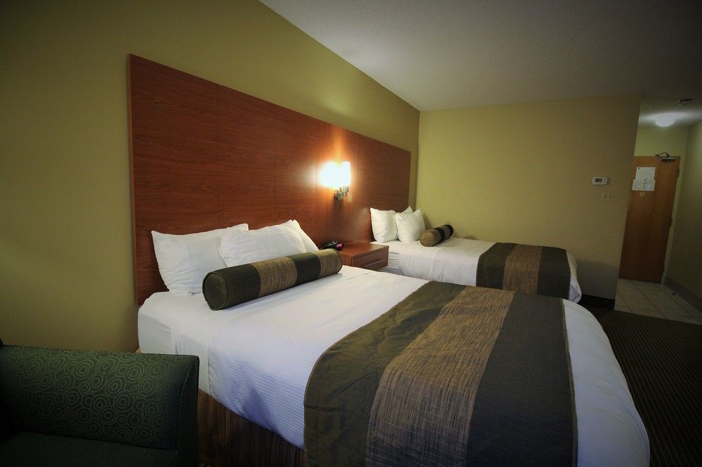 Quality Inn & Suites Хоксбъри Екстериор снимка